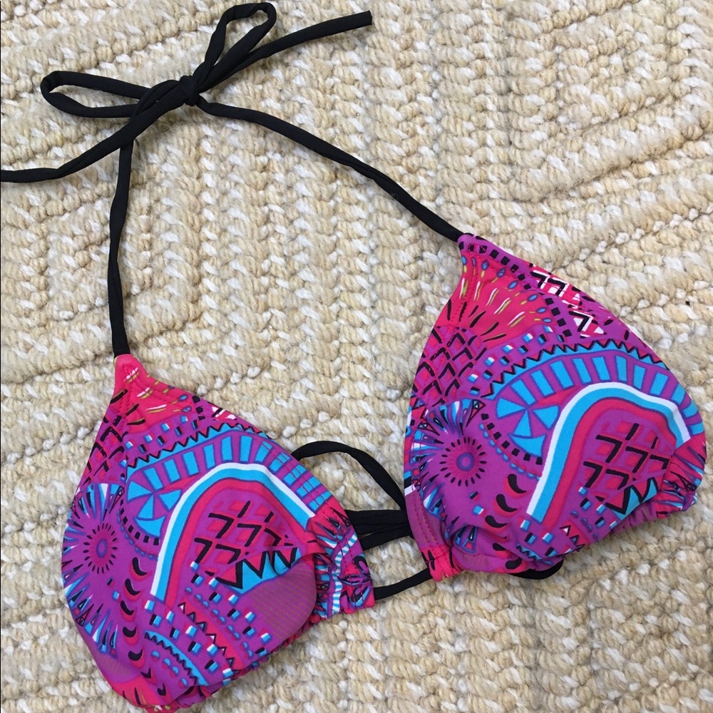 CLOSET CLOSING‼️ 3/$10 ✨ Tribal bikini top